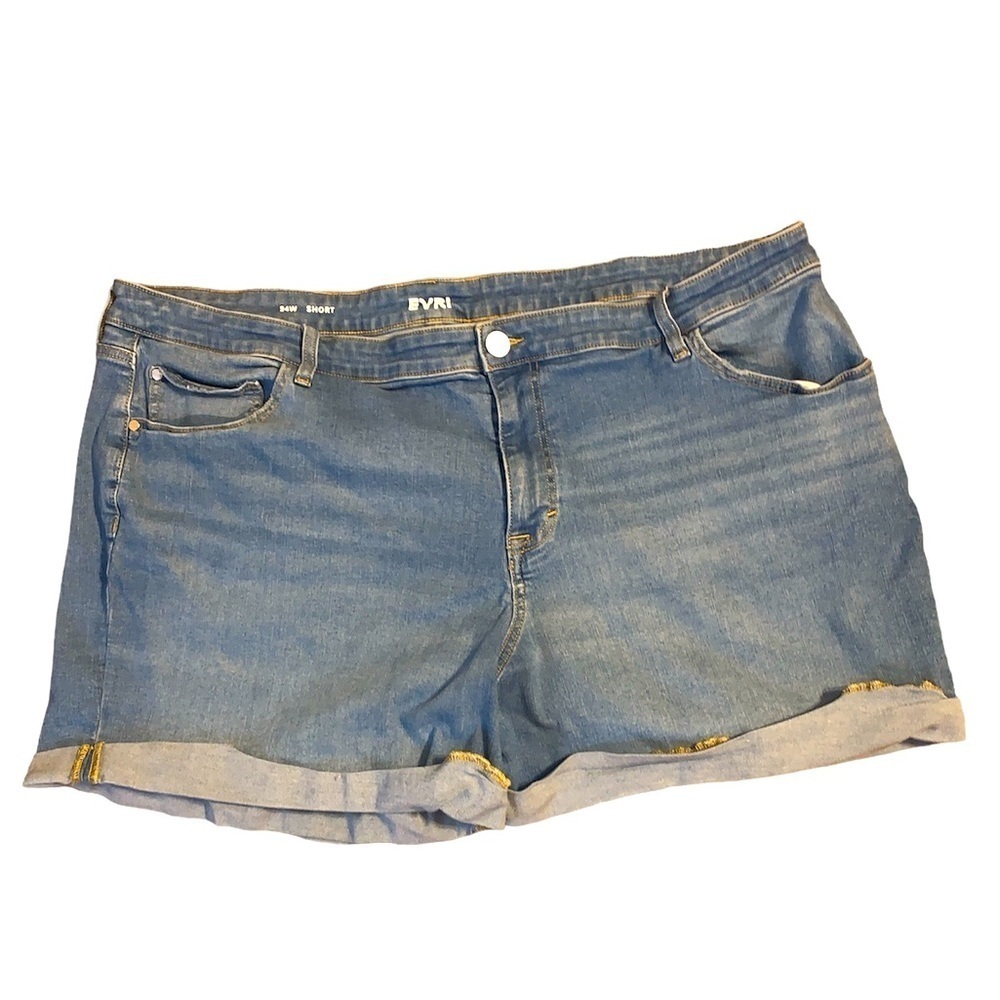 EVRI jean shorts size 24W plus size stretchy pockets light wash cuffed 3X denim
